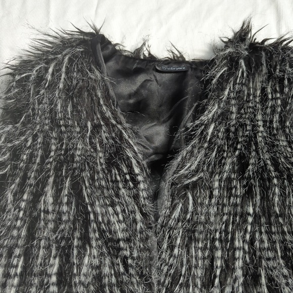 Lane Bryant Faux Shaggy Fur Women's Size 1X Black And White Open Front Vest 395 - Picture 2 of 8